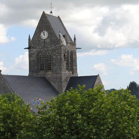 Gite De La Place De L'Eglise Sainte-Mere-Eglise Luaran gambar