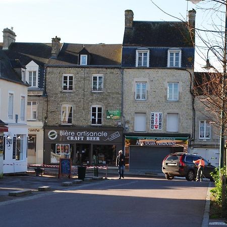 Gite De La Place De L'Eglise Sainte-Mere-Eglise Luaran gambar